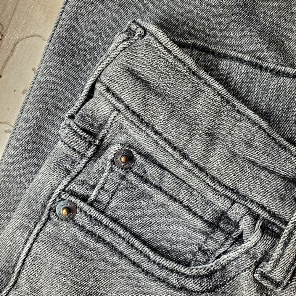 Gap Denim Size 7 Gray Stretch Skinny Jeans Distressed NWOT
